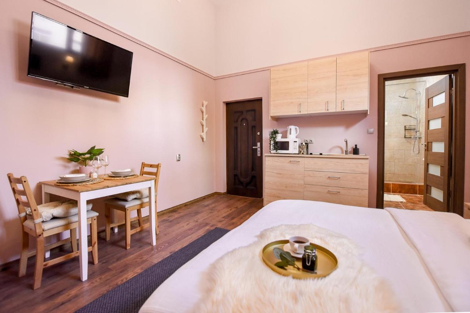 Historic Charm, Modern Comfort - Accommodation In The Heart Of The Old Town Bucharest Room photo