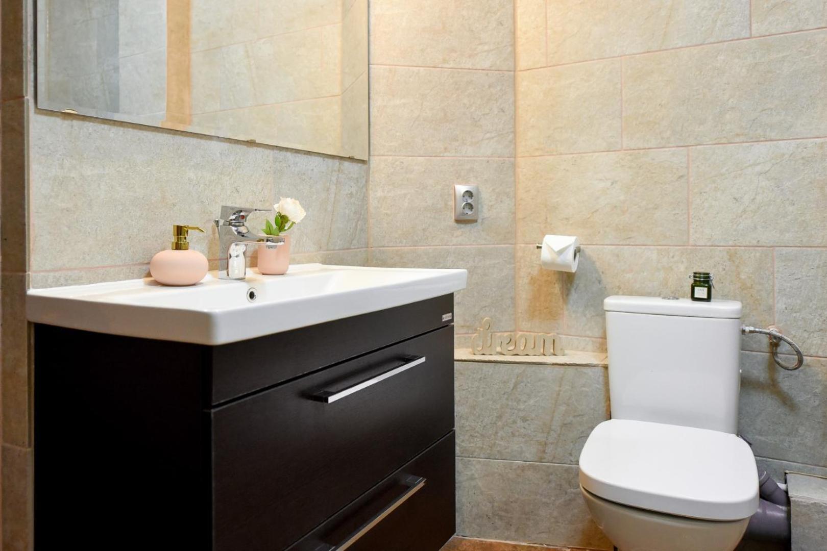 Historic Charm, Modern Comfort - Accommodation In The Heart Of The Old Town Bucharest Room photo