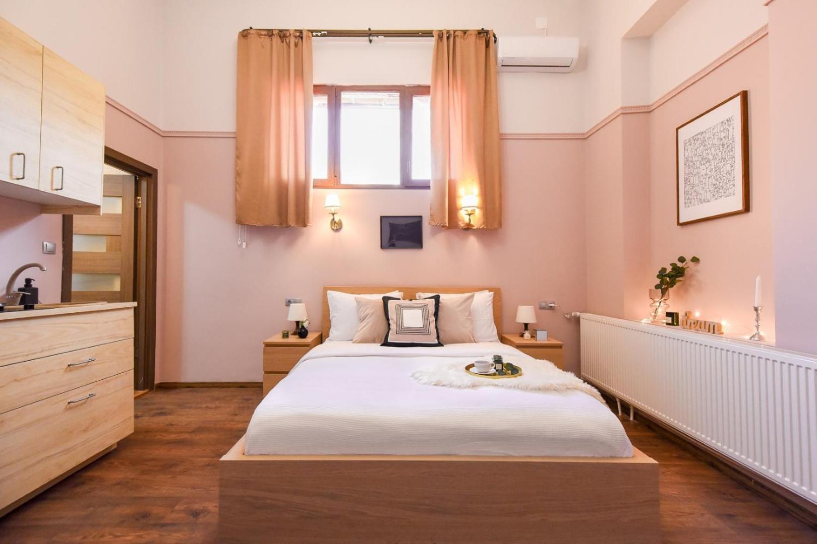 Historic Charm, Modern Comfort - Accommodation In The Heart Of The Old Town Bucharest Room photo