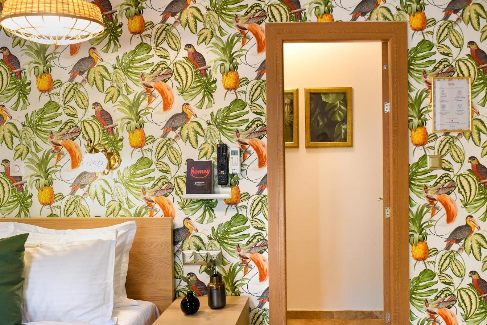 Historic Charm, Modern Comfort - Accommodation In The Heart Of The Old Town Bucharest Room photo